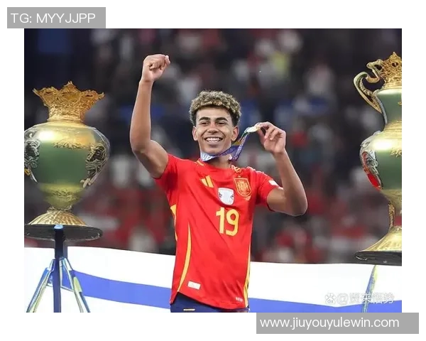 德拉富恩特盛赞亚马尔有潜力成为足球传奇如C罗和梅西